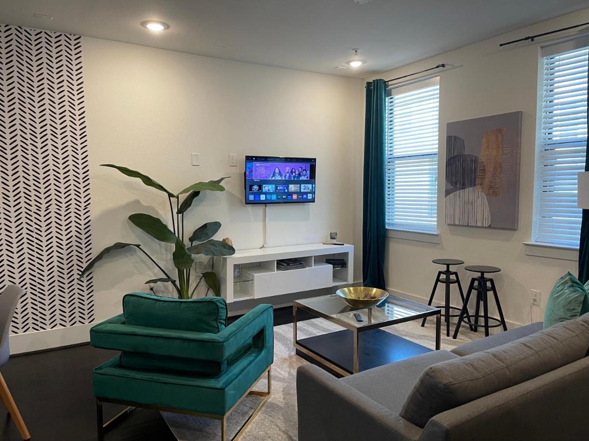 Modern Urban Oasis With Private Parking In Downtown Houston Apartment Ngoại thất bức ảnh